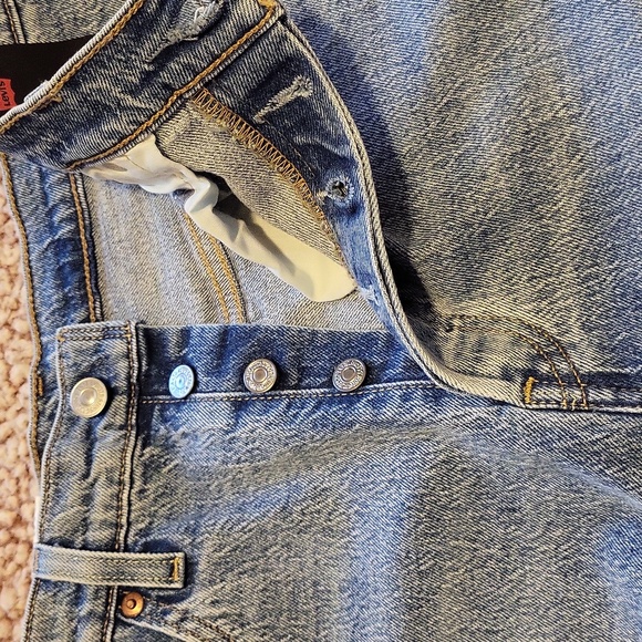 Levi's 501 Original Fit Light Wash High-Rise Jeans - Picture 7 of 9